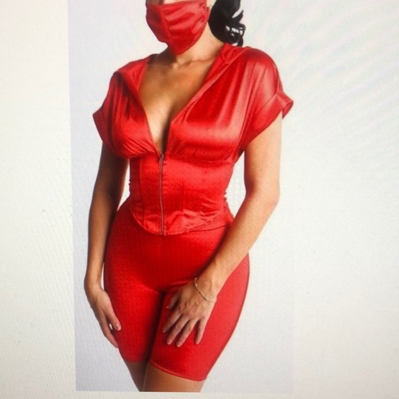 Short Set - Picture 1 of 1